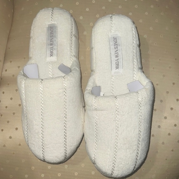Jones New York White Slippers Soft and Cozy - Picture 2 of 8